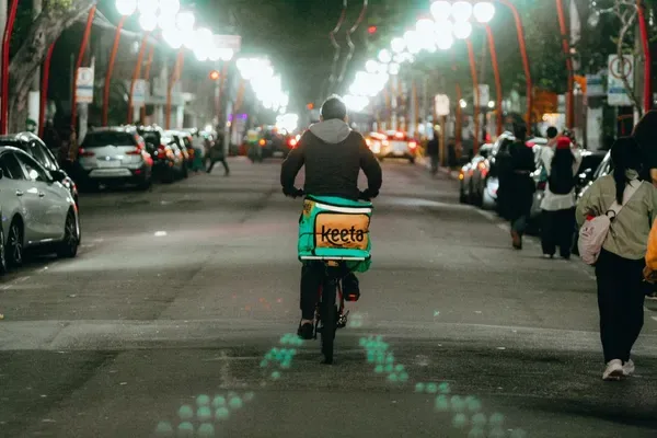 Illustration de l’article : Uber-Delivery Hero : pourquoi limiter les plateformes de livraison